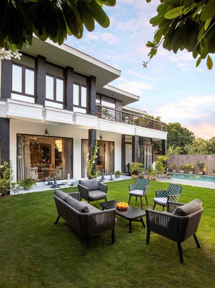 Villa d'exception pieds dans l'eau